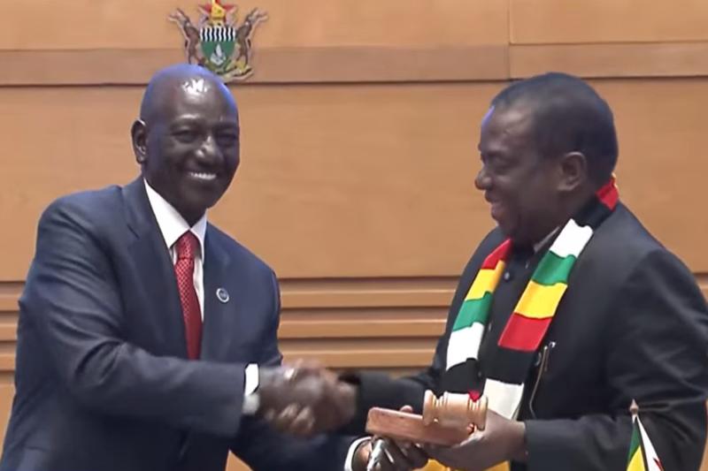 File image of President William Ruto handing over COMESA Chairmanship to Emmerson Mnangagwa.